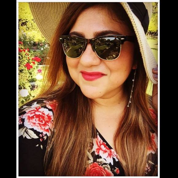 Meet your Posher, Shirley - Picture 1 of 1